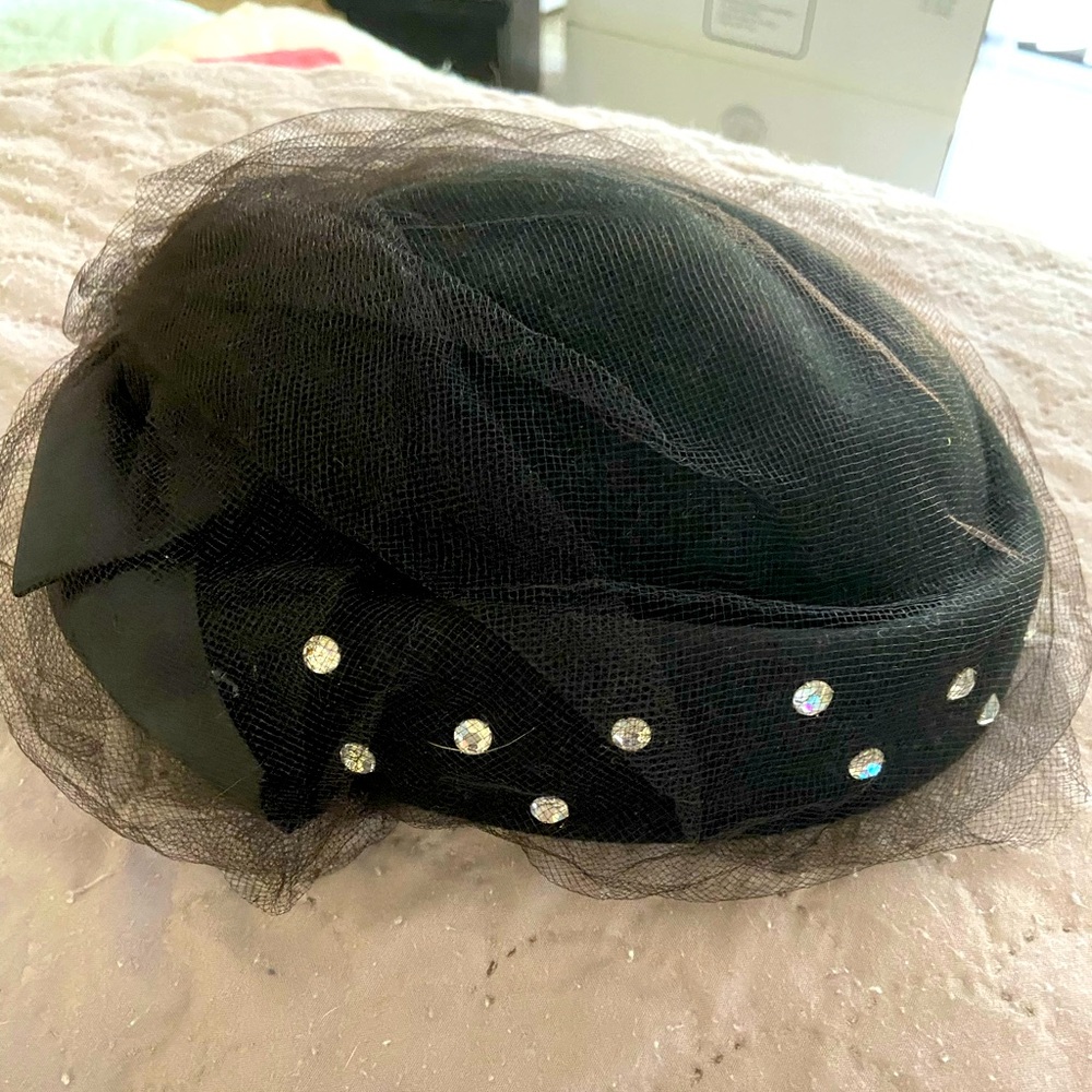 Woman’s Vintage Hats Lot of Four